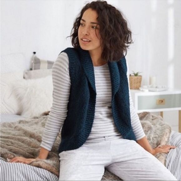 aerie Jackets & Blazers - NWT Aerie Boucle Sweater‎ Vest